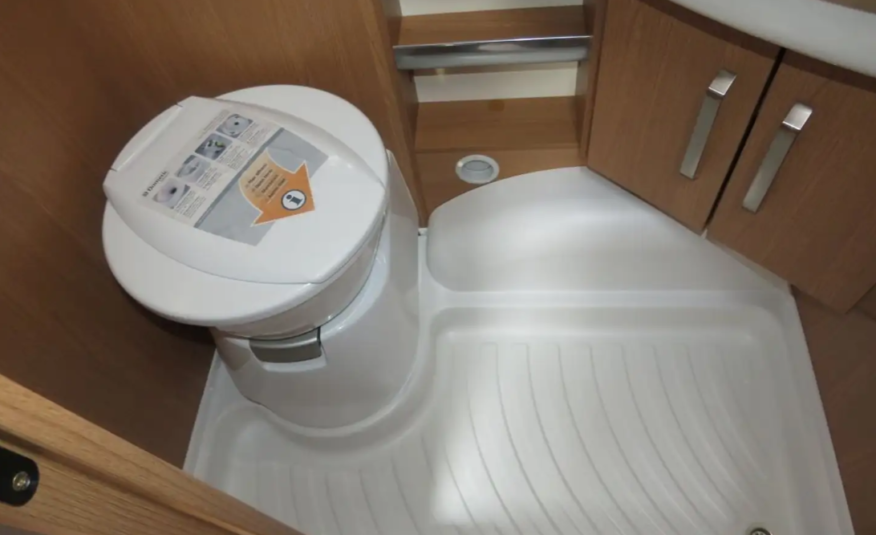 Caravane Knaus Sport 400 avec Mover, porte-vélos