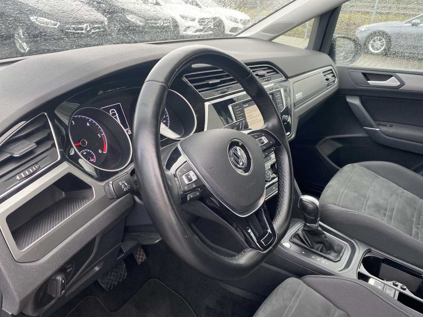 VOLKSWAGEN Touran 2,0 TDI BMT DSG