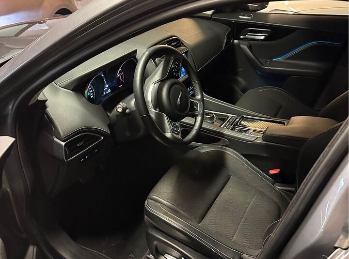 Jaguar F-PACE 2.0D 240CH R-SPORT