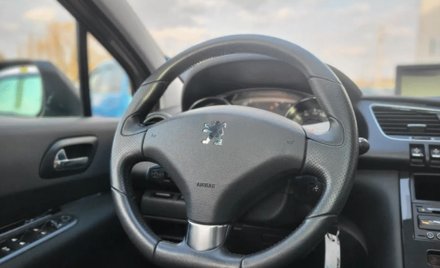 Peugeot 3008 Allure 1.6T toit panoramique