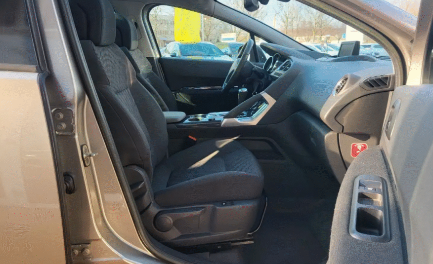 Peugeot 3008 Allure 1.6T toit panoramique