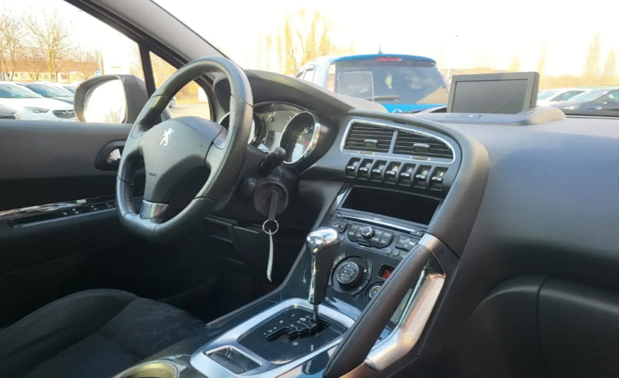 Peugeot 3008 Allure 1.6T toit panoramique