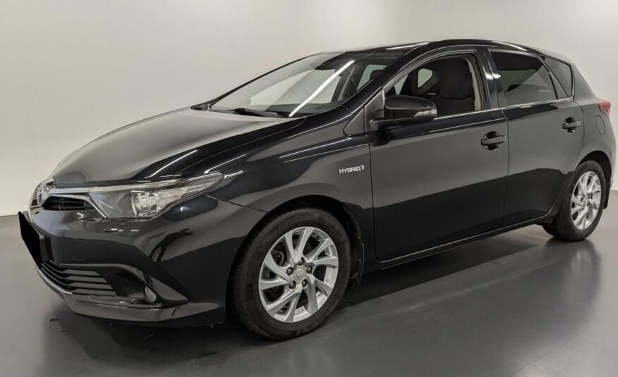 Toyota Auris Hybride 136h design business