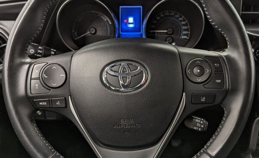 Toyota Auris Hybride 136h design business