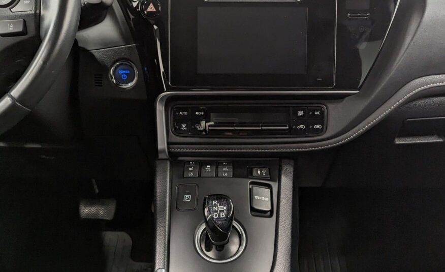 Toyota Auris Hybride 136h design business