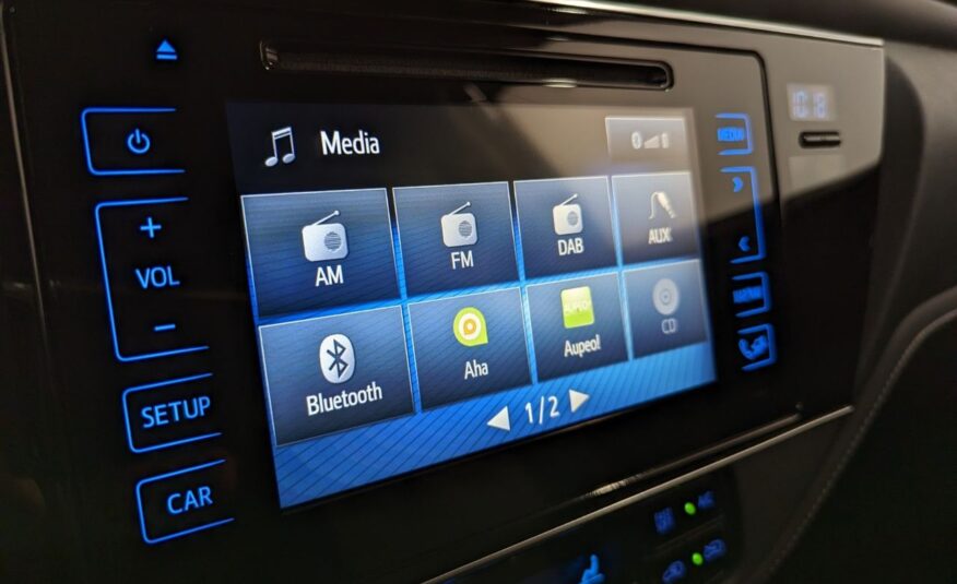 Toyota Auris Hybride 136h design business