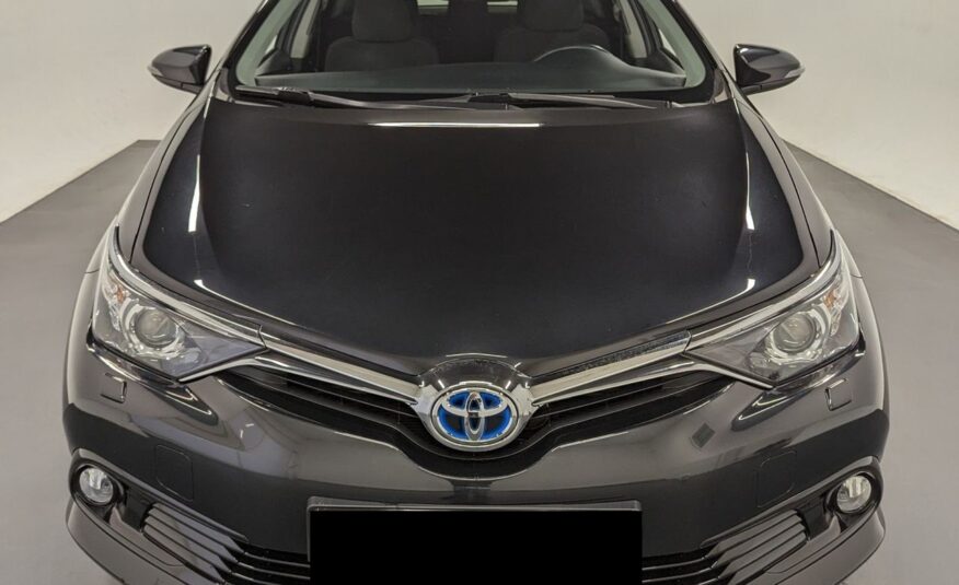 Toyota Auris Hybride 136h design business
