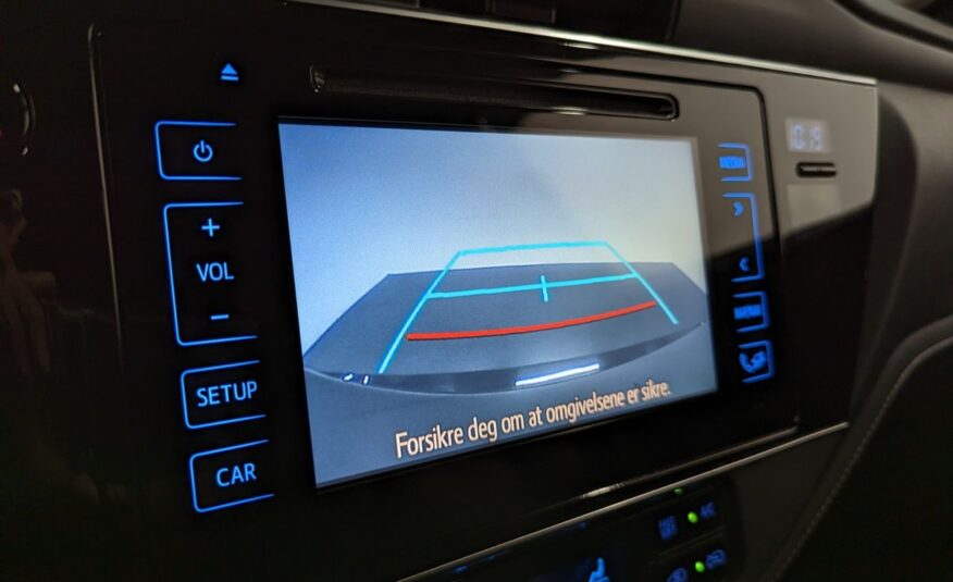Toyota Auris Hybride 136h design business