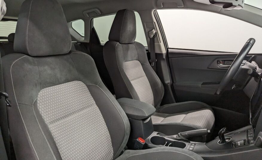 Toyota Auris Hybride 136h design business