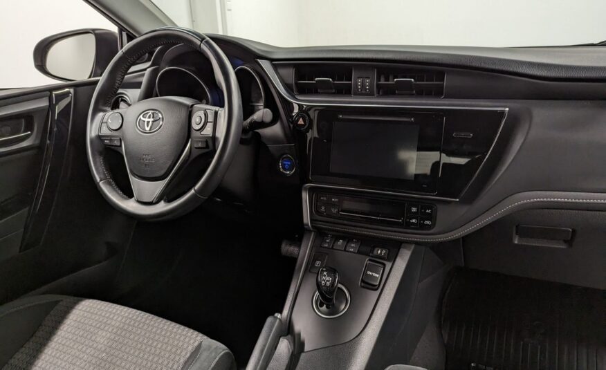 Toyota Auris Hybride 136h design business