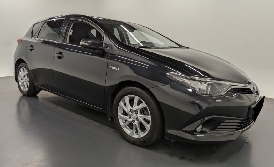Toyota Auris Hybride 136h design business