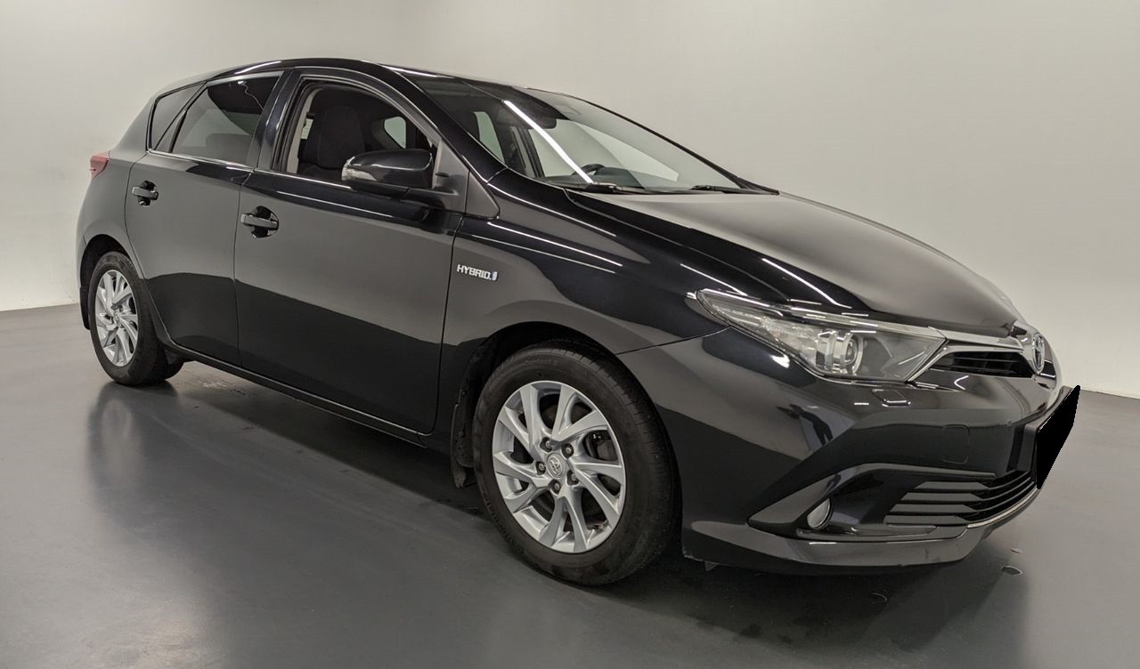 Toyota Auris Hybride 136h design business