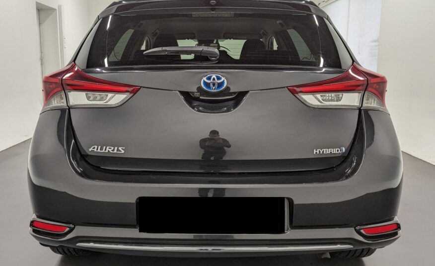 Toyota Auris Hybride 136h design business