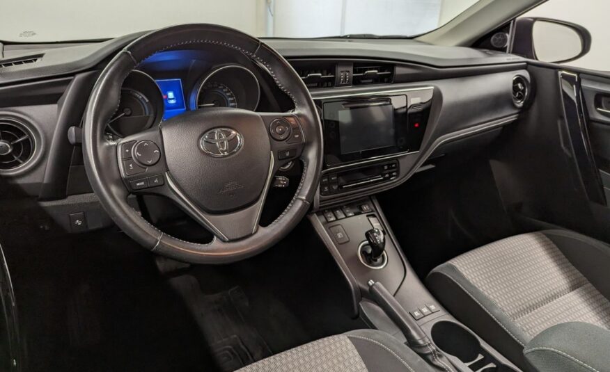 Toyota Auris Hybride 136h design business