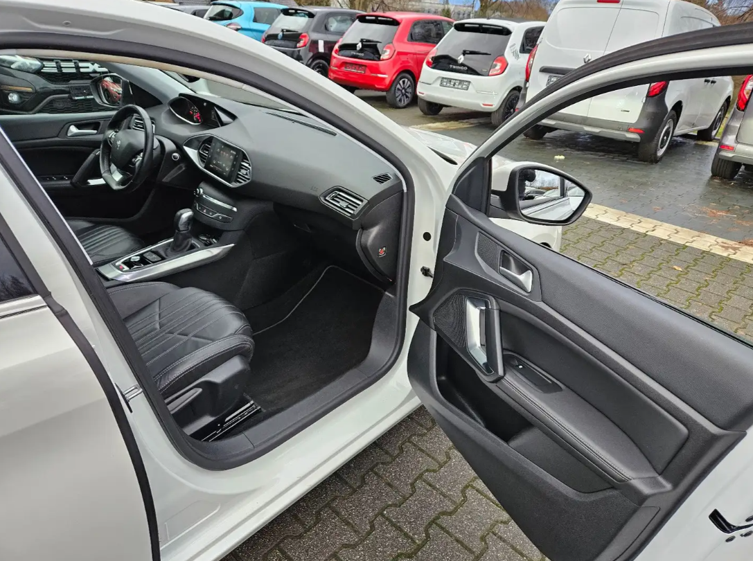 Peugeot 308 Allure THP 130 navigation