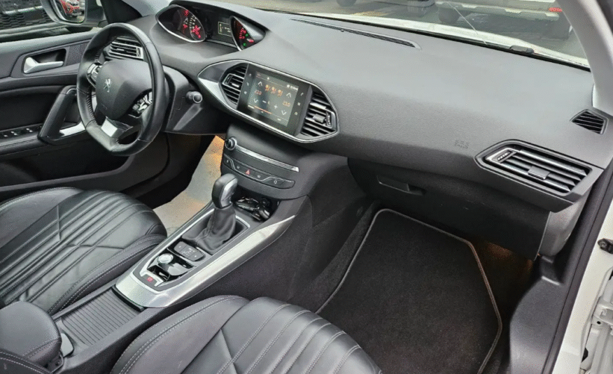 Peugeot 308 Allure THP 130 navigation