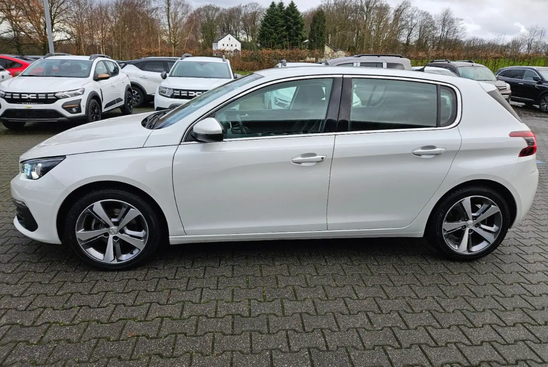 Peugeot 308 Allure THP 130 navigation