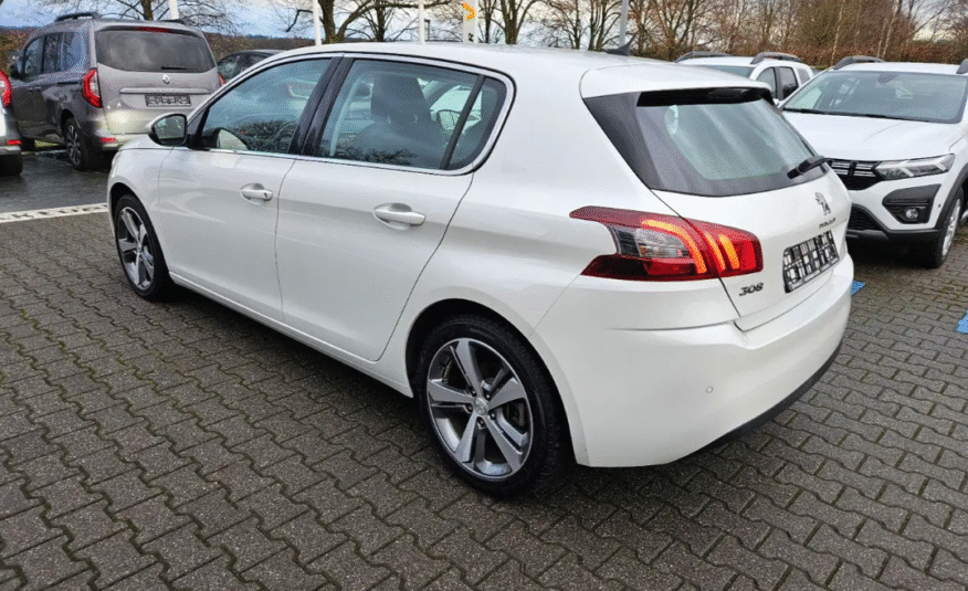 Peugeot 308 Allure THP 130 navigation