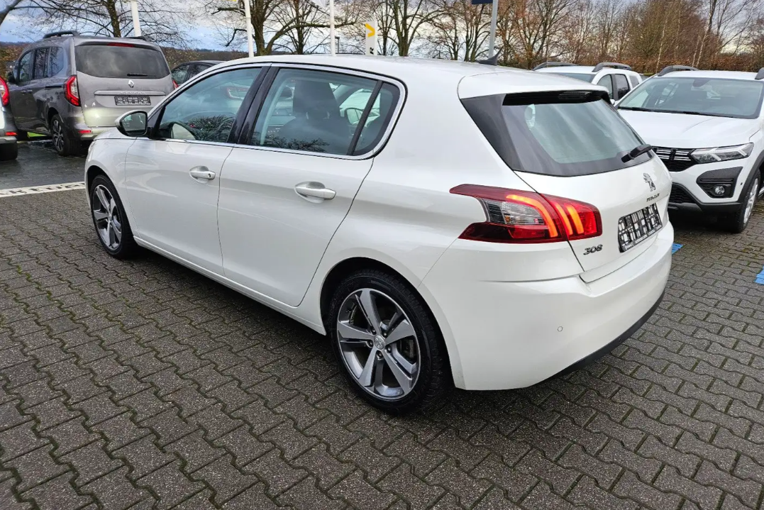 Peugeot 308 Allure THP 130 navigation