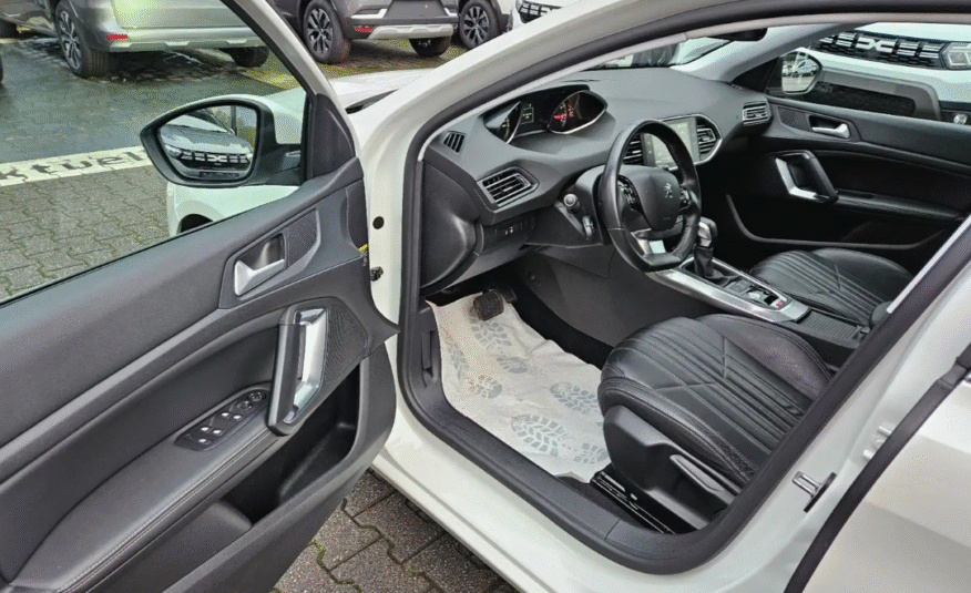 Peugeot 308 Allure THP 130 navigation
