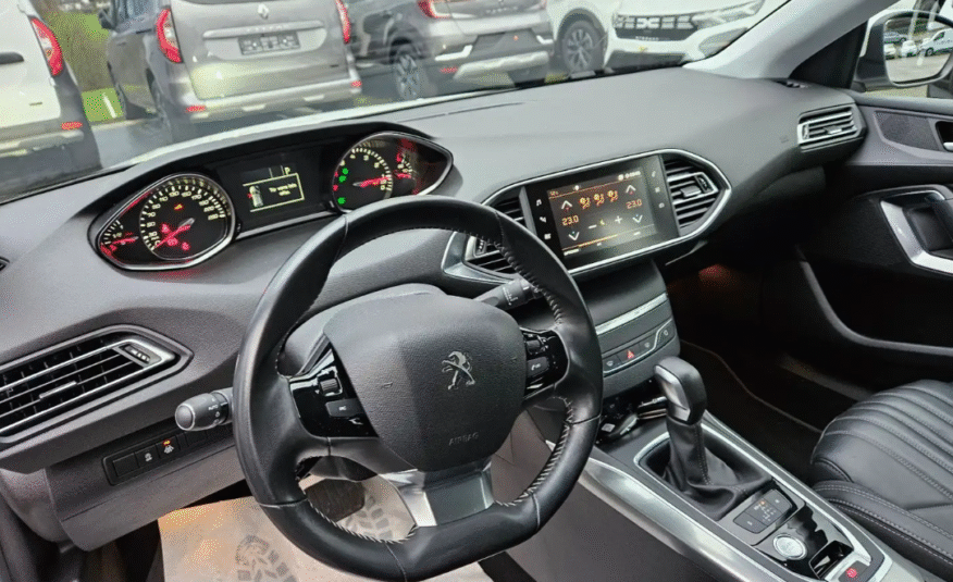 Peugeot 308 Allure THP 130 navigation
