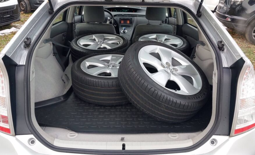 Toyota Prius 1.8 CVT "Life" Hybrid
