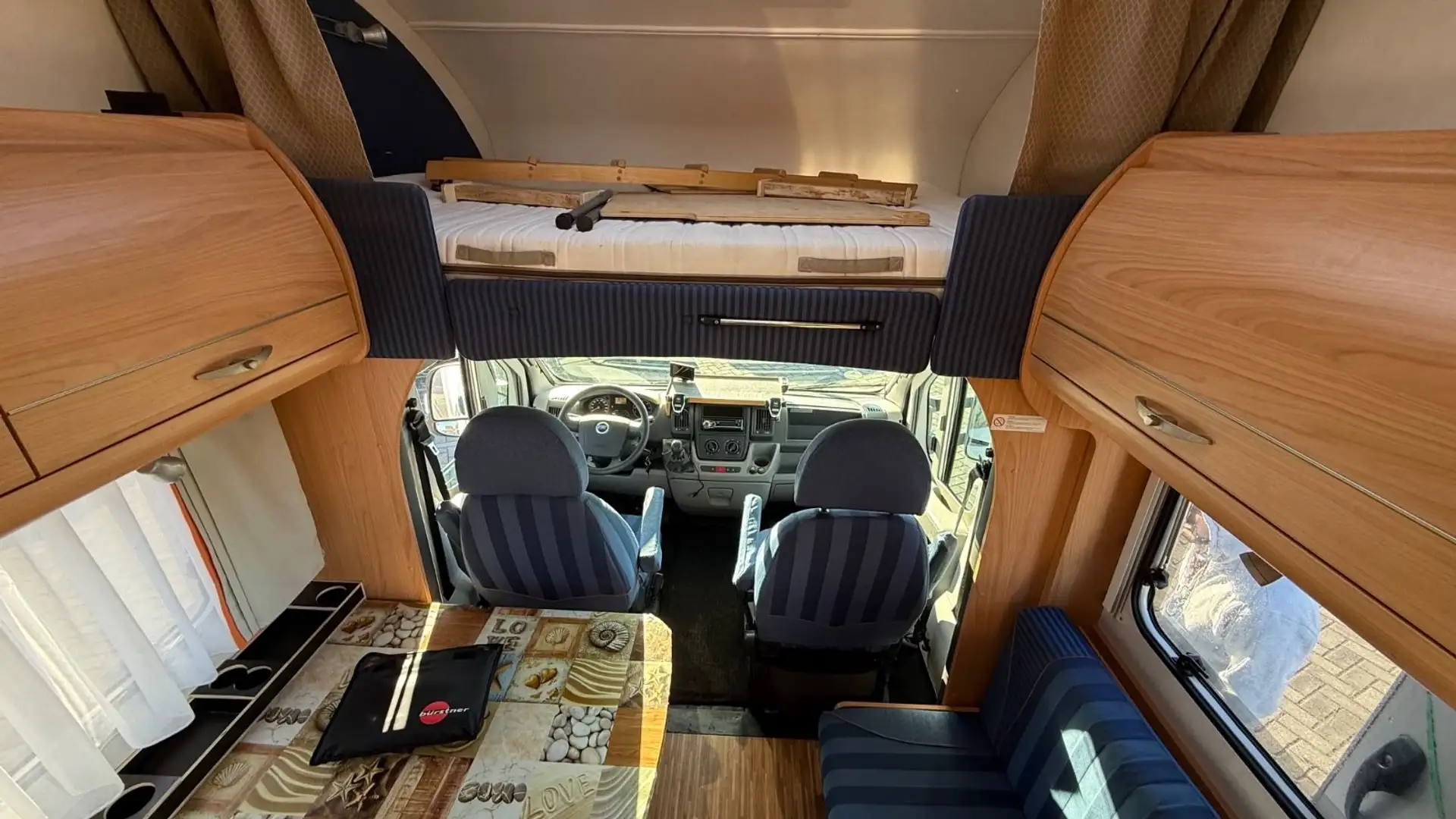 Motorhome Bürstner Levanto A530 Alkoven